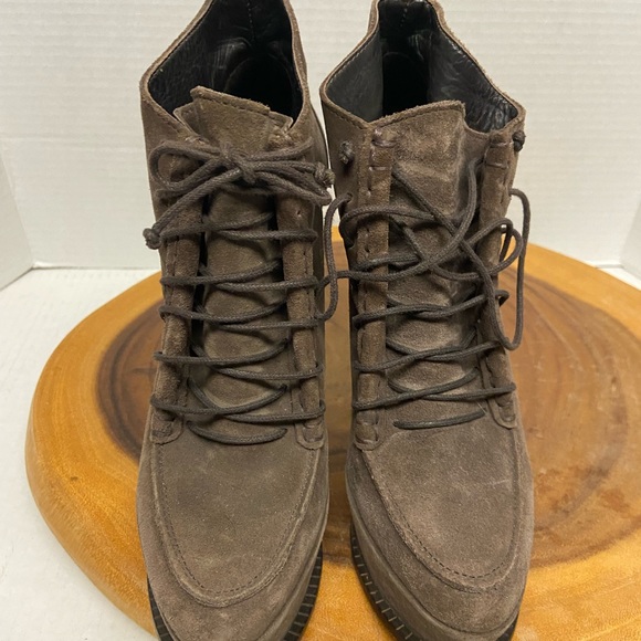 Elizabeth & James MOXY Brown Suede Heeled Ankle Booties - Picture 3 of 10